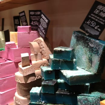 Lush Cosmetics - Cosmetics & Beauty Supply Near Me - Madrid, M