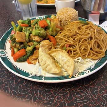 Fusion House - Broccoli Chicken Combo Plate - Asian Fusion Near Me - Kanab, Utah