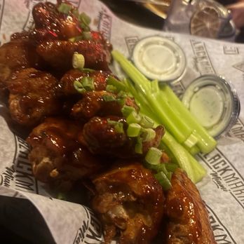 Black Market - Bayside - Chicken wings - Sports Bars Near Me - Miami, Florida