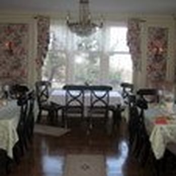 A G Thomson House - Dining Room - Bed & Breakfast Near Me - Duluth, Minnesota A G Thomson House - Dining Room - Bed & Breakfast Near Me - Duluth, Minnesota