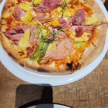 California Pizza Kitchen - Hawaiian - Pizza Near Me - Tysons, Virginia