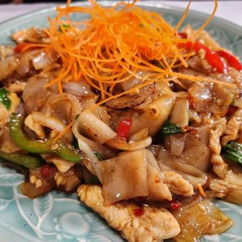 Amazing Thai Cusine - Chicken drunken noodles - Thai Near Me - Copiague, New York