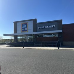 ALDI - Outside