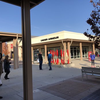 Chicago Premium Outlets - Shopping Centers Near Me - Aurora, Illinois