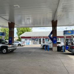 Sunoco - Long shot of the Mart