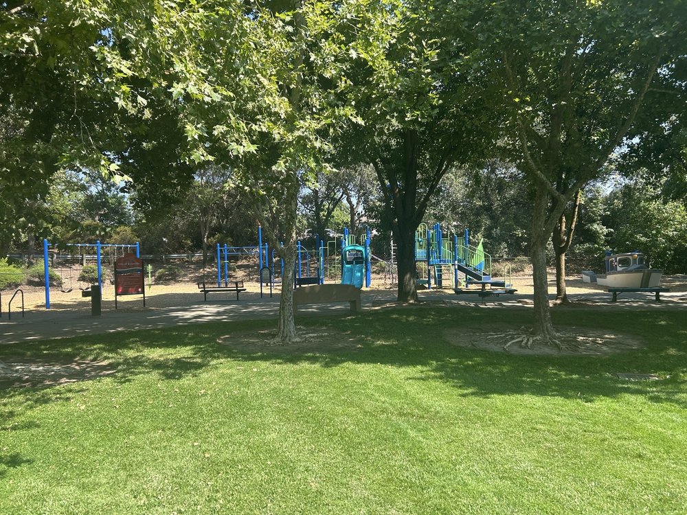 Misty Wood Park Logo
