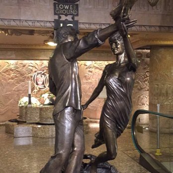 Harrods - Innocent Victims Statue - Department Stores Near Me - London, XGL
