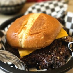 Between 2 Buns - Double Cheeseburger