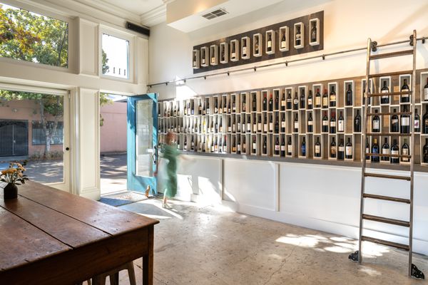 ACME Fine Wines by null