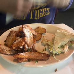 Ma Mama's Kitchen - Best shrimp poboy and handcut fries EVER