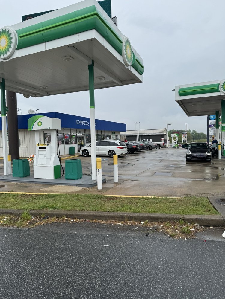 MARATHON GAS EXPRESS MART Updated May 2024 7800 Warren H