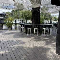 Duff's Famous Wings - Outside seating