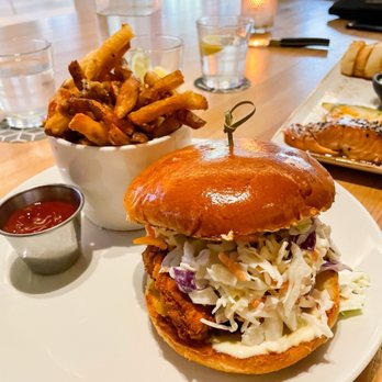 Moxies - Crispy chicken sandwich - Lounges Near Me - Miami, Florida Moxies - Crispy chicken sandwich - Lounges Near Me - Miami, Florida