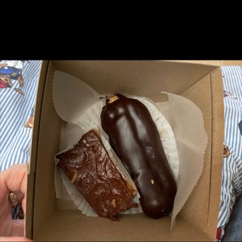 Grandview Bakery - Eclair & peanut butter bar - Bakeries Near Me - Pittsburgh, Pennsylvania