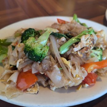 Bangkok Thai Cuisine - Chicken drunken noodles! - Thai Near Me - Kingman, Arizona Bangkok Thai Cuisine - Chicken drunken noodles! - Thai Near Me - Kingman, Arizona