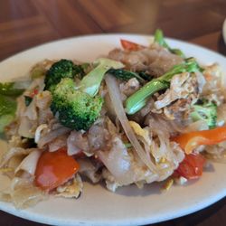 Bangkok Thai Cuisine - Chicken drunken noodles!