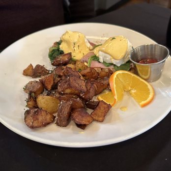 Savory Cafe - Eggs Benedict - Breakfast & Brunch Near Me - Woodland, California Savory Cafe - Eggs Benedict - Breakfast & Brunch Near Me - Woodland, California