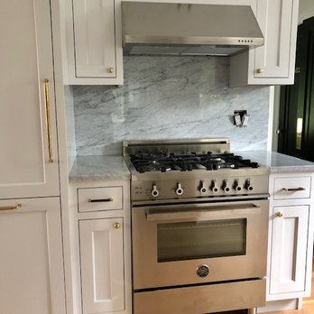 Davan Countertops - Full Splash behind Range. Fit perfectly (outlet covers not yet installed) - Kitchen & Bath Near Me - Franklin Park, Illinois