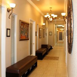 Salonz Beauty & Spa Suites - PGA - Front Hallway
