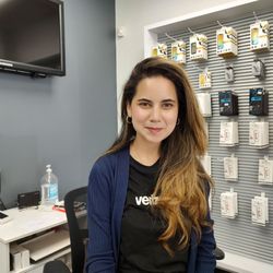 Verizon Wireless - Pleasant, helpful and competent Gia.