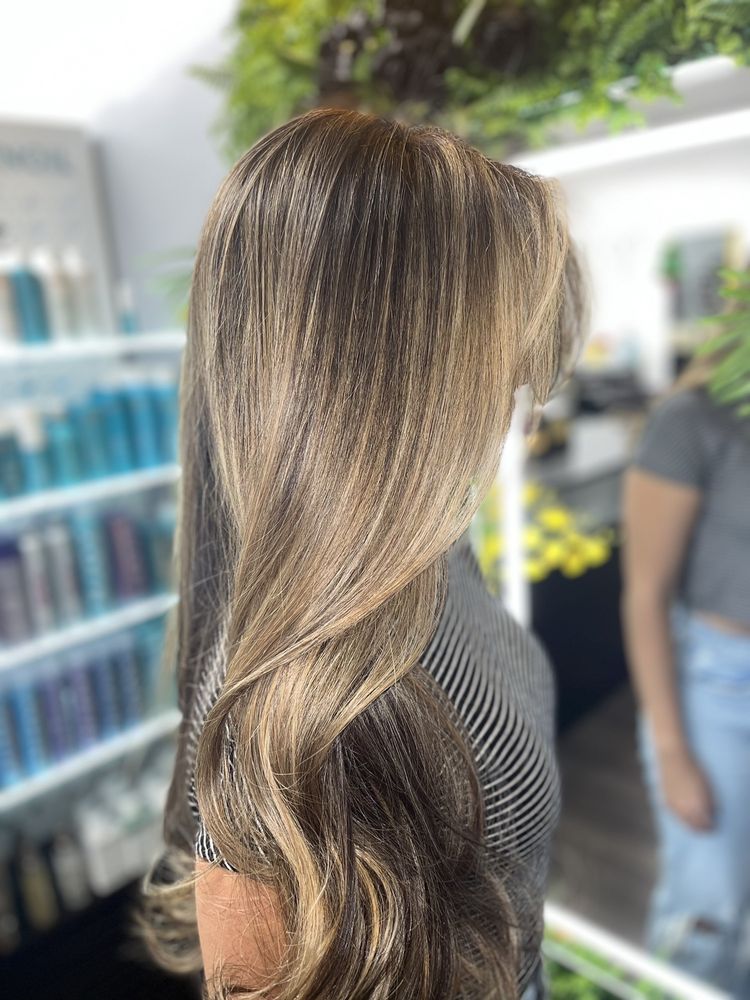Saruni ​Salon & Spa Image