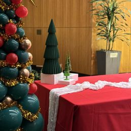 Christmas balloon tree