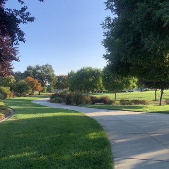 Veteran’s Park - Nice shaded walking path - Parks Near Me - Brentwood, California Veteran’s Park - Nice shaded walking path - Parks Near Me - Brentwood, California