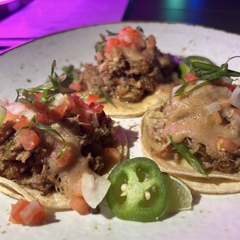 Queensbreak Restaurant - Close up of pork tacos - New American Near Me - Honolulu, Hawaii