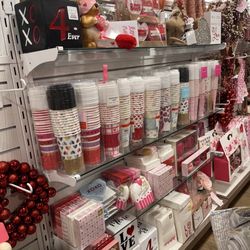 HomeGoods - Area near the registers is near and tidy
