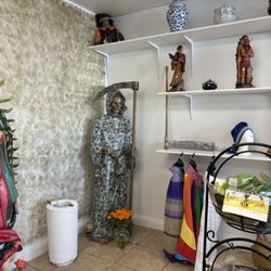 Botanica El Duende - Interior of the store and products