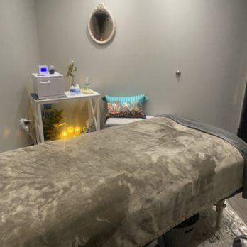 Tammie Carter Custom Massage - Relax on a soft, heated massage table. - Massage Near Me - Frederick, Maryland Tammie Carter Custom Massage - Relax on a soft, heated massage table. - Massage Near Me - Frederick, Maryland
