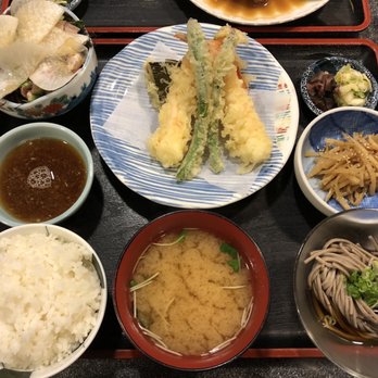 Yohei Sushi Restaurant - Ahi(tuna) tataki(seared) and tempura combo - Sushi Bars Near Me - Honolulu, Hawaii