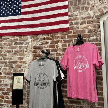 Bella Creamery - Decor - Ice Cream & Frozen Yogurt Near Me - Kingsburg, California