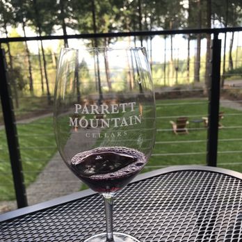 Parrett Mountain Cellars - Wine Tasting Room Near Me - Newberg, Oregon