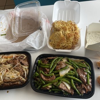 Wong's Garden - Cantonese Lo Mein and Beef With Green Bean In Garlic Sauce - Soup Near Me - Troy, Michigan Wong's Garden - Cantonese Lo Mein and Beef With Green Bean In Garlic Sauce - Soup Near Me - Troy, Michigan