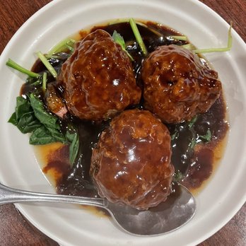 Shanghai Dumpling King - Lion Head Meatballs Casserole - Shanghainese Near Me - San Francisco, California Shanghai Dumpling King - Lion Head Meatballs Casserole - Shanghainese Near Me - San Francisco, California