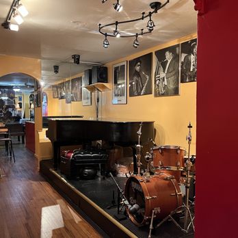 Bill's Place - Stage - Jazz & Blues Near Me - New York, New York Bill's Place - Stage - Jazz & Blues Near Me - New York, New York