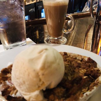 Lindey's - Dutch Apple Crisp - New American Near Me - Columbus, Ohio