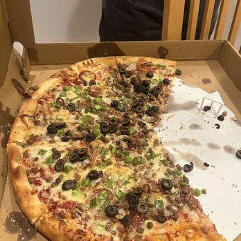 Tony's Pizza - Superspreme pizza - Pizza Near Me - Saint Augustine, Florida