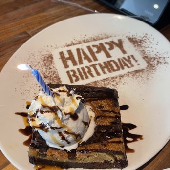 Yard House - New American Near Me - Sacramento, California