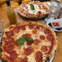 Pizzeria Il Tano - Picantee. Prosciutto and funghi
