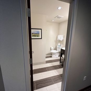 The Lodge at Columbia Point - 2nd Bathroom - Hotels Near Me - Richland, Washington The Lodge at Columbia Point - 2nd Bathroom - Hotels Near Me - Richland, Washington