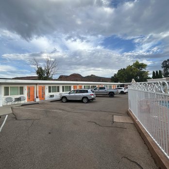 Quail Park Lodge - Big skies and beautiful red rock all around - Hotels Near Me - Kanab, Utah Quail Park Lodge - Big skies and beautiful red rock all around - Hotels Near Me - Kanab, Utah
