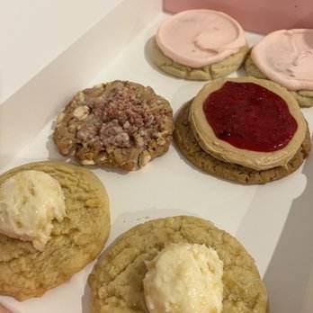 Crumbl - Danbury - Bakeries Near Me - Danbury, Connecticut Crumbl - Danbury - Bakeries Near Me - Danbury, Connecticut