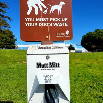 Point Isabel Regional Shoreline - Doggie bags and signage - Dog Parks Near Me - Richmond, California Point Isabel Regional Shoreline - Doggie bags and signage - Dog Parks Near Me - Richmond, California