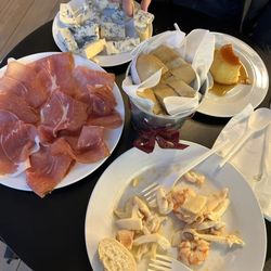 Rossi & Grassi - Gorgonzola, Prosciutto, Créme Caramel, Shrimp Seafood Salad