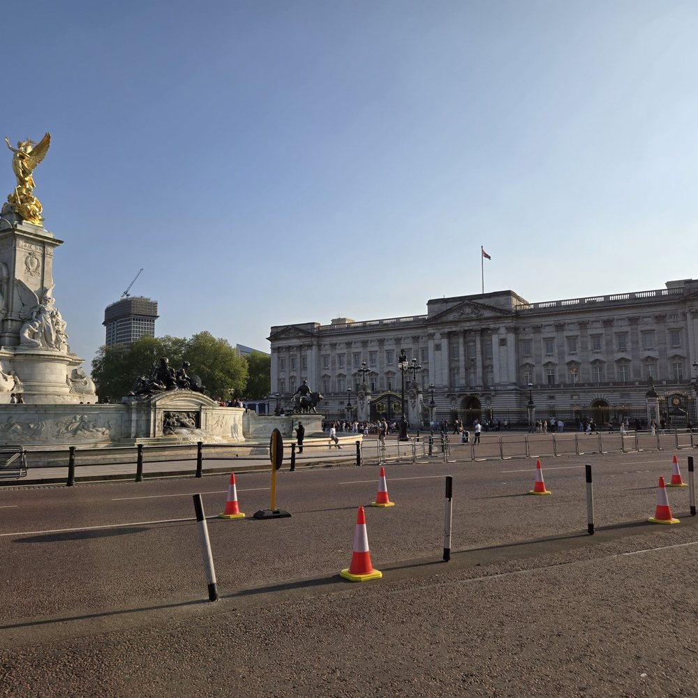 Buckingham Palace - Landmarks & Historical Buildings Near Me - London, XGL