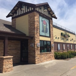 Braum's Ice Cream & Dairy Stores - Newer Braums it looks like. Very nice outside building.