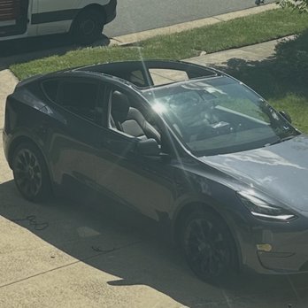 Beltway Auto Glass - In process of replacing glass - Windshield Installation & Repair Near Me - Lorton, Virginia Beltway Auto Glass - In process of replacing glass - Windshield Installation & Repair Near Me - Lorton, Virginia