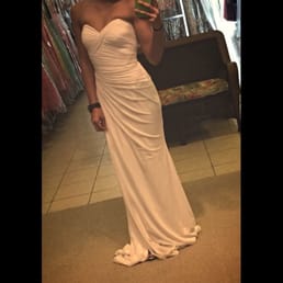 The dress!!! elegant and simple at the same time! The dress!!! elegant and simple at the same time!